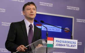 Trtnelmi cscson a bizalom a magyar llampaprok irnt